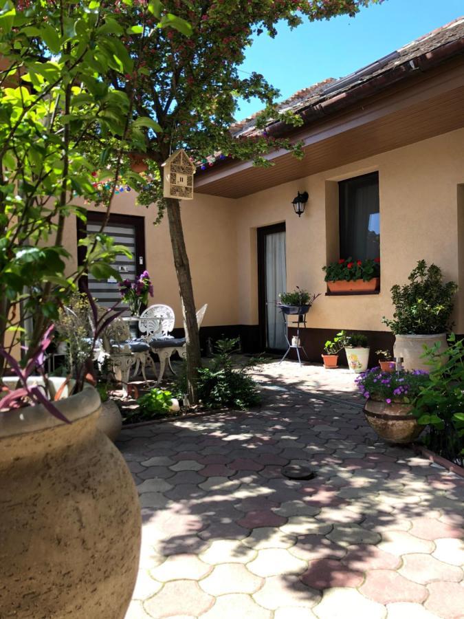 Milla Apartman Сентендре Экстерьер фото